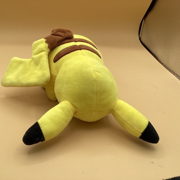 Pikachu stuffed toy - Picture 4 of 4